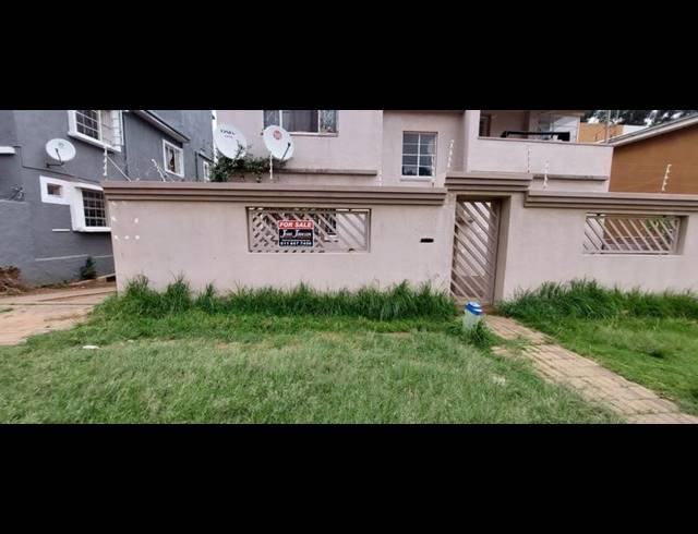 5 BEDROOM TOWNHOUSE FOR SALE IN ROSETTENVILLE